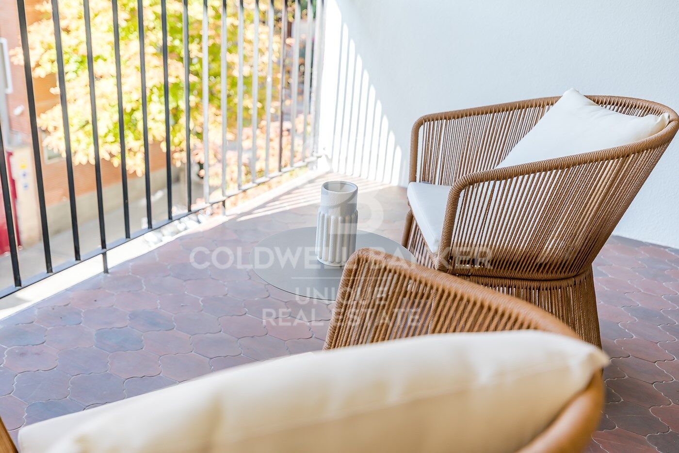 Piso renovado de 3 dormitorio con terraza en Chamberi