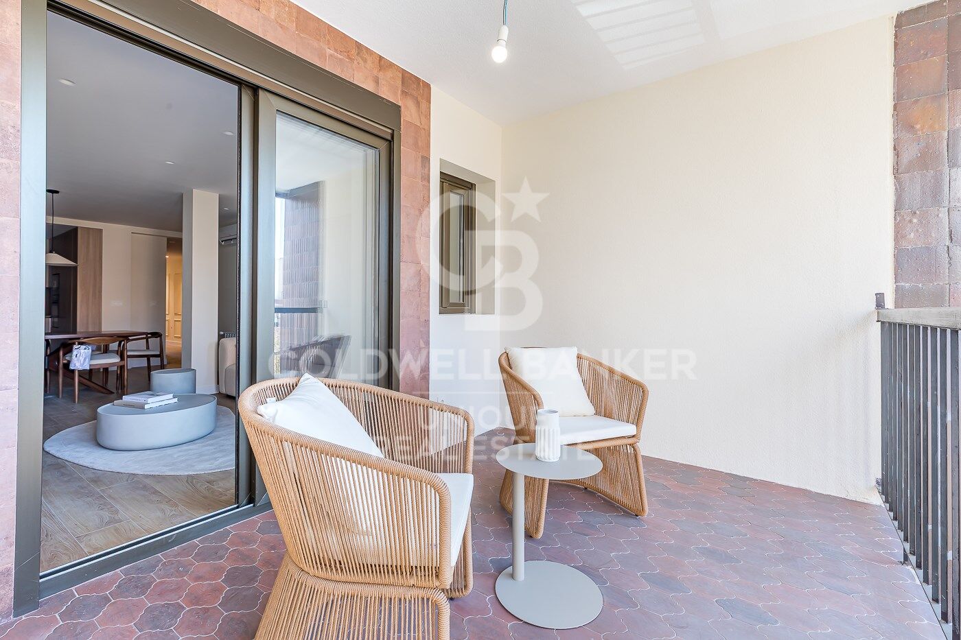 Piso renovado de 3 dormitorio con terraza en Chamberi