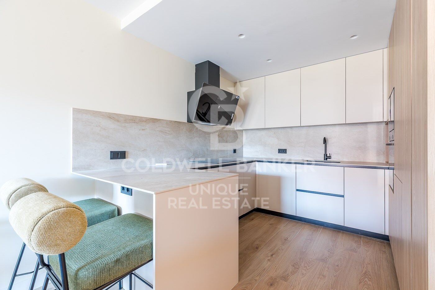 Piso renovado de 3 dormitorio con terraza en Chamberi