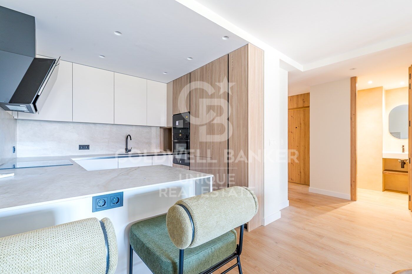 Piso renovado de 3 dormitorio con terraza en Chamberi