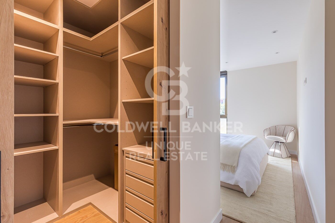 Piso renovado de 3 dormitorio con terraza en Chamberi