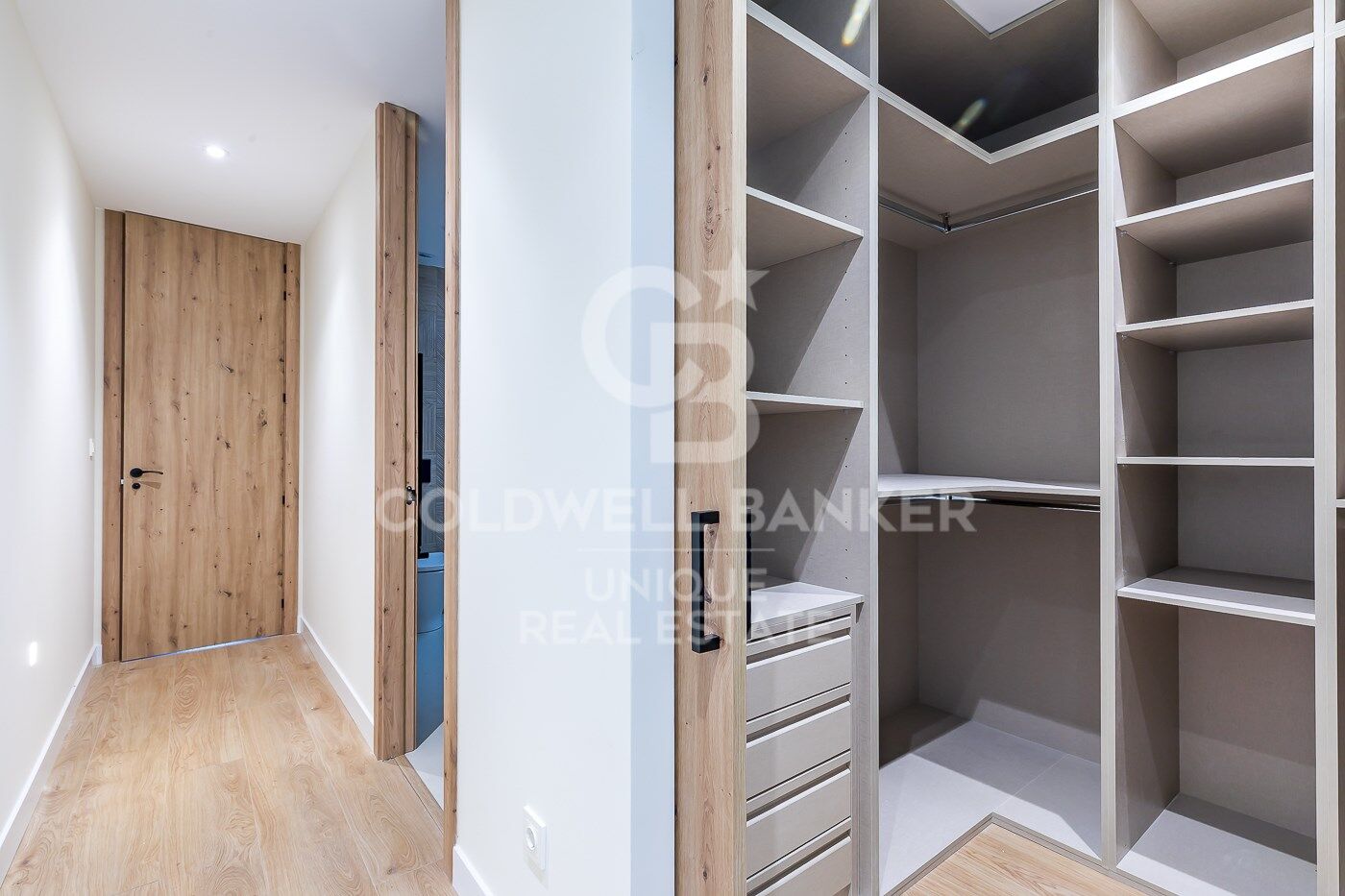 Piso renovado de 3 dormitorio con terraza en Chamberi