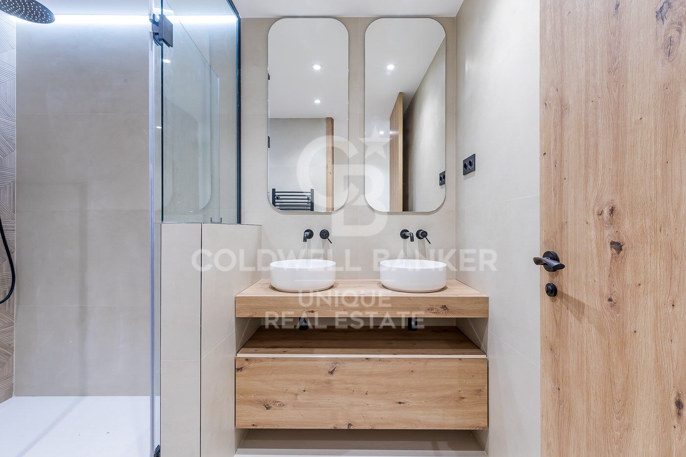 Piso renovado de 3 dormitorio con terraza en Chamberi