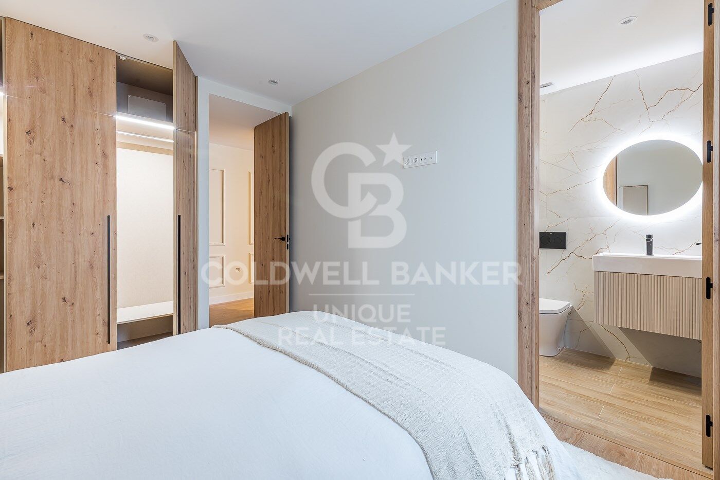 Piso renovado de 3 dormitorio con terraza en Chamberi