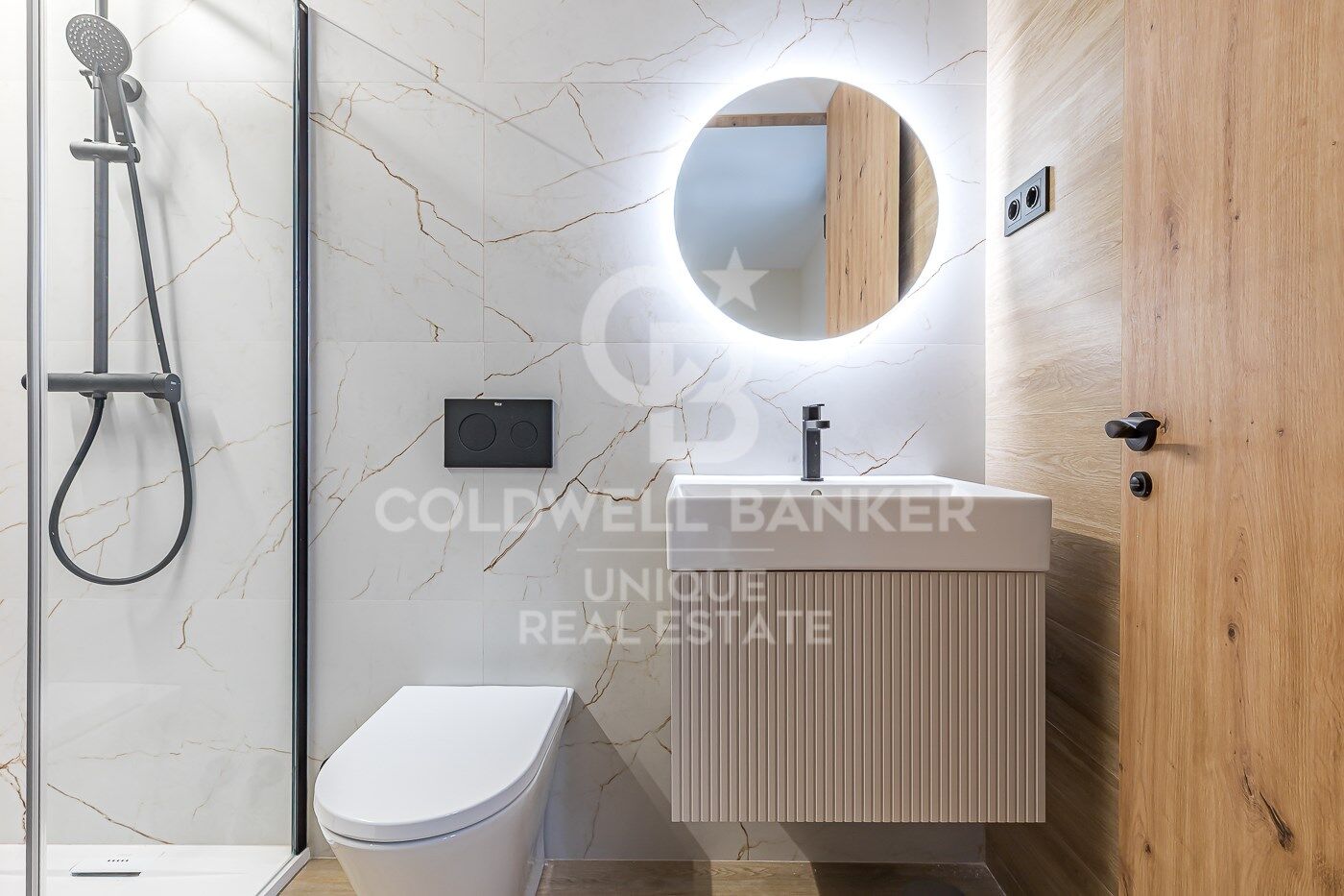 Piso renovado de 3 dormitorio con terraza en Chamberi