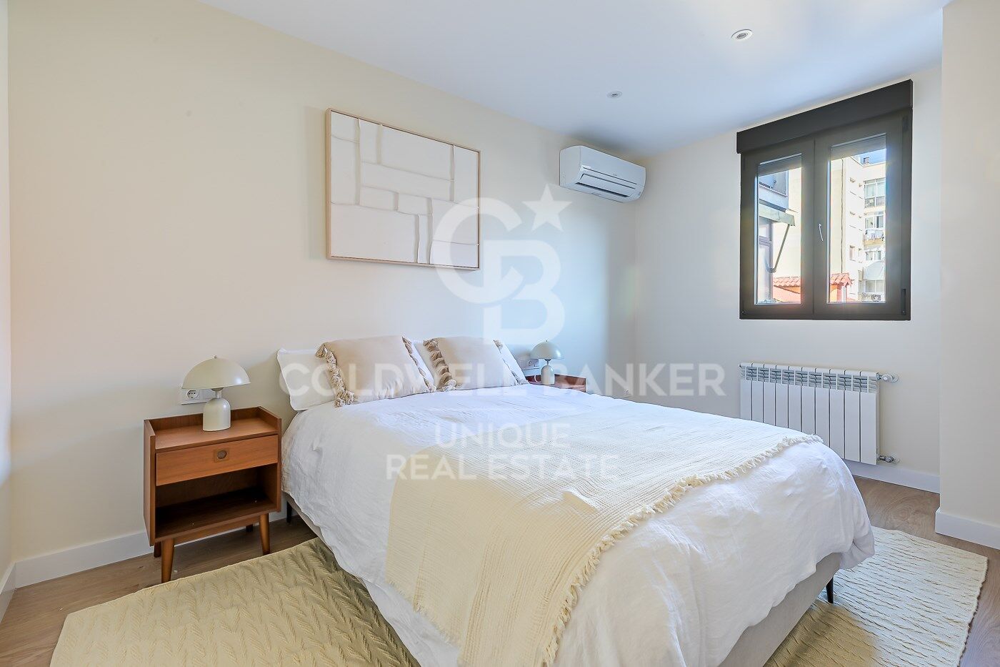 Piso renovado de 3 dormitorio con terraza en Chamberi