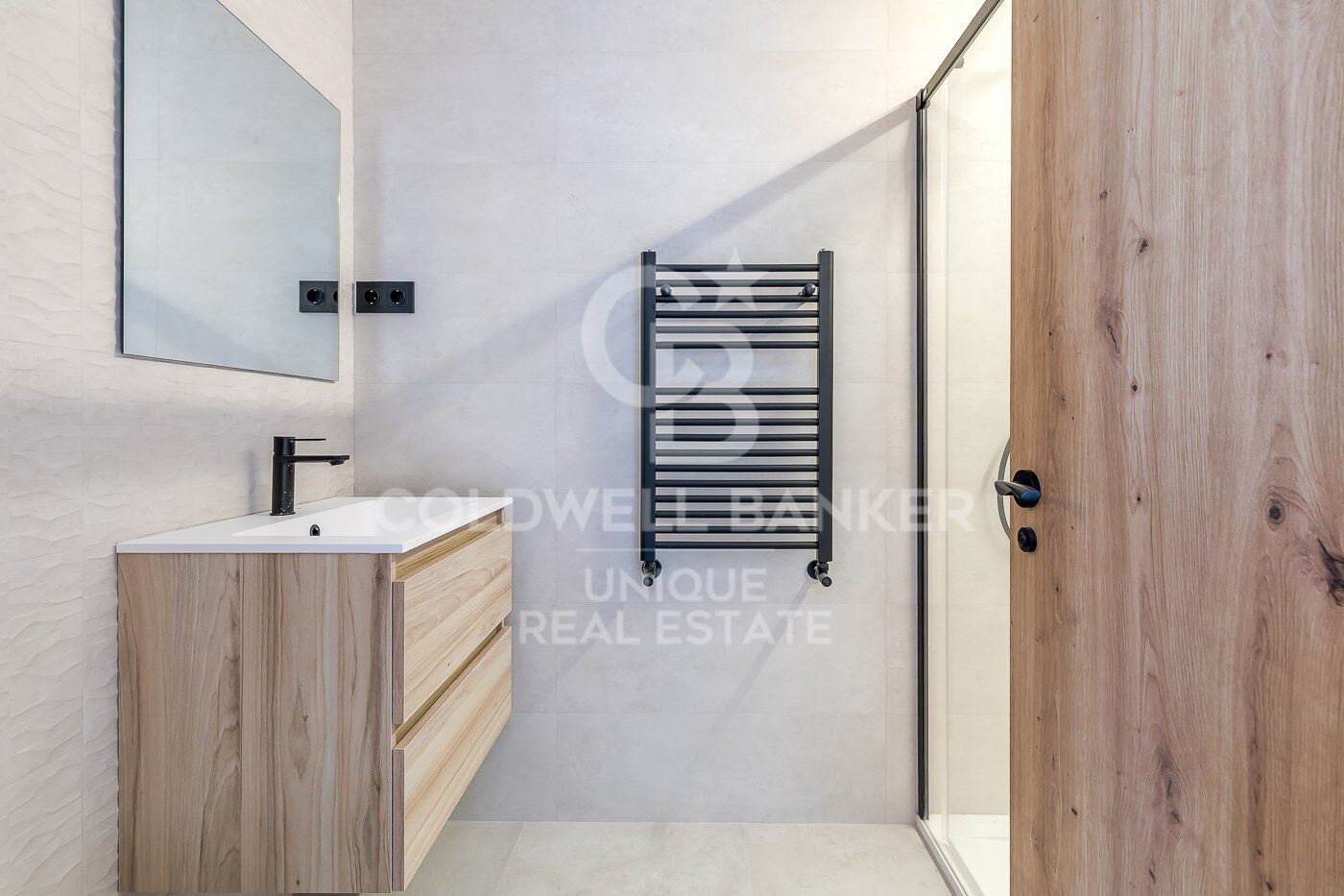 Piso renovado de 3 dormitorio con terraza en Chamberi