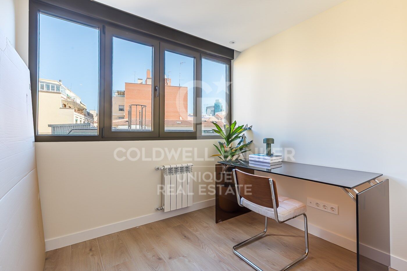 Piso renovado de 3 dormitorio con terraza en Chamberi