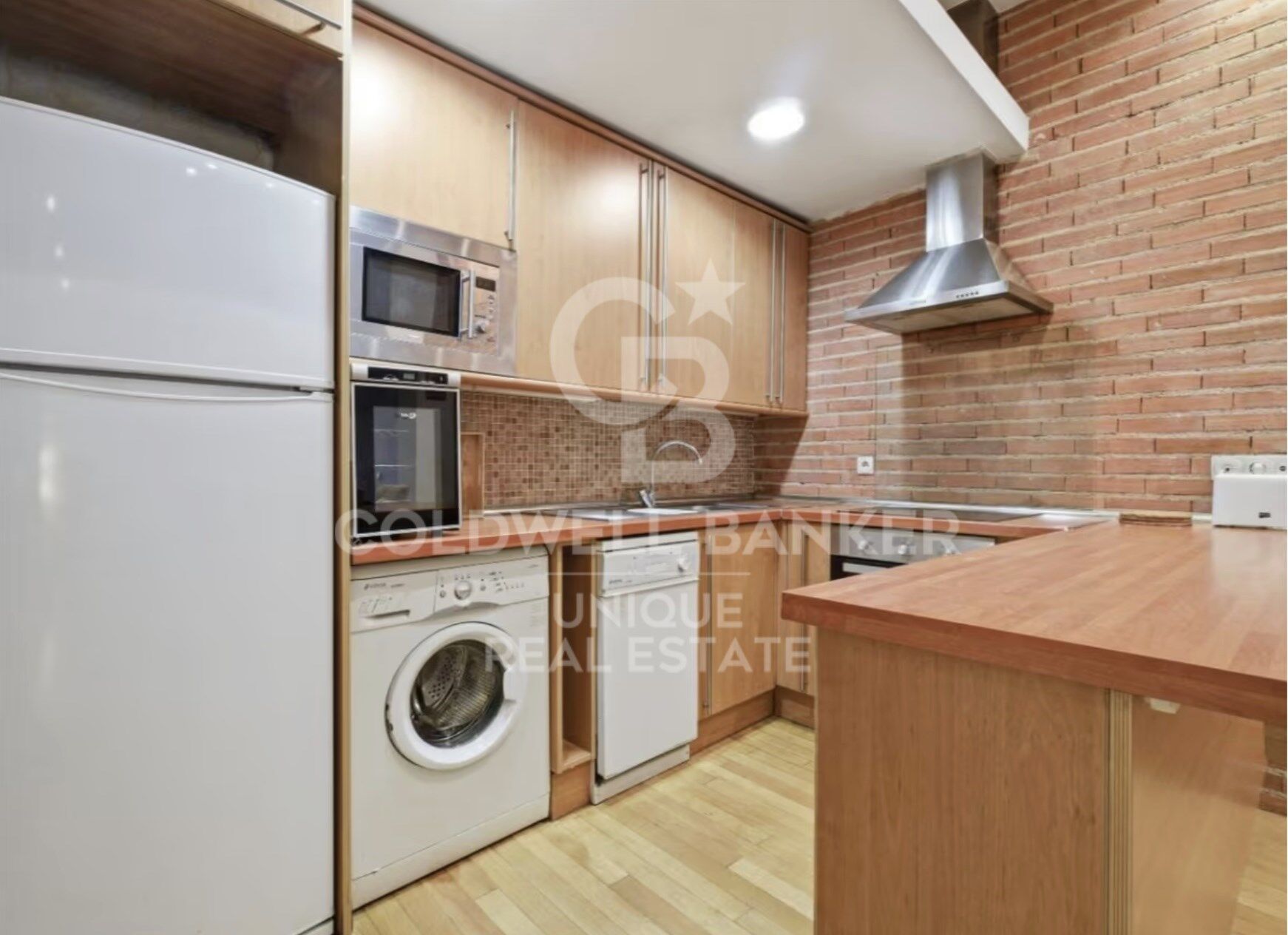 Exterior flat with 4 balconies in the centre of Madrid