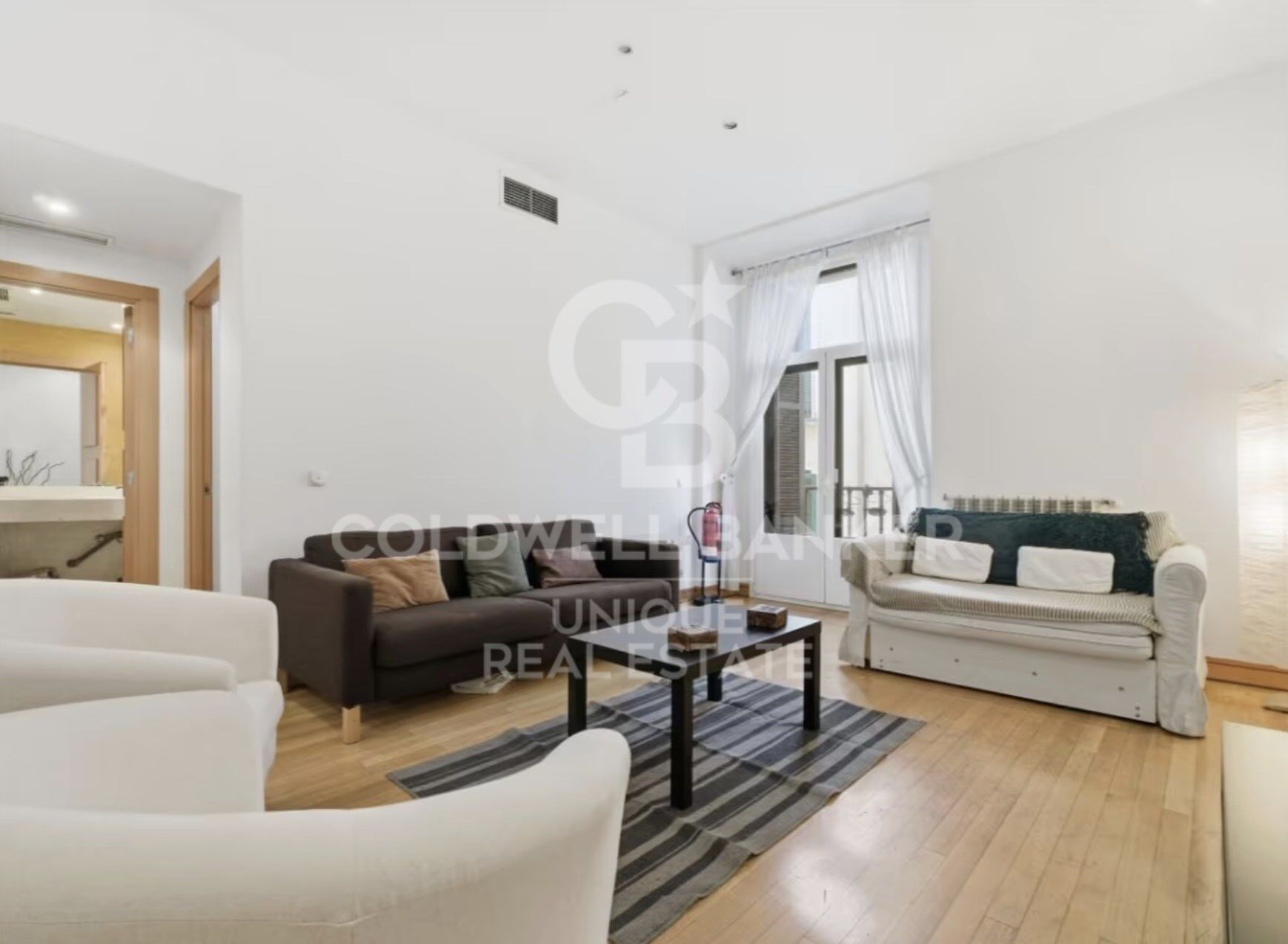 Exterior flat with 4 balconies in the centre of Madrid