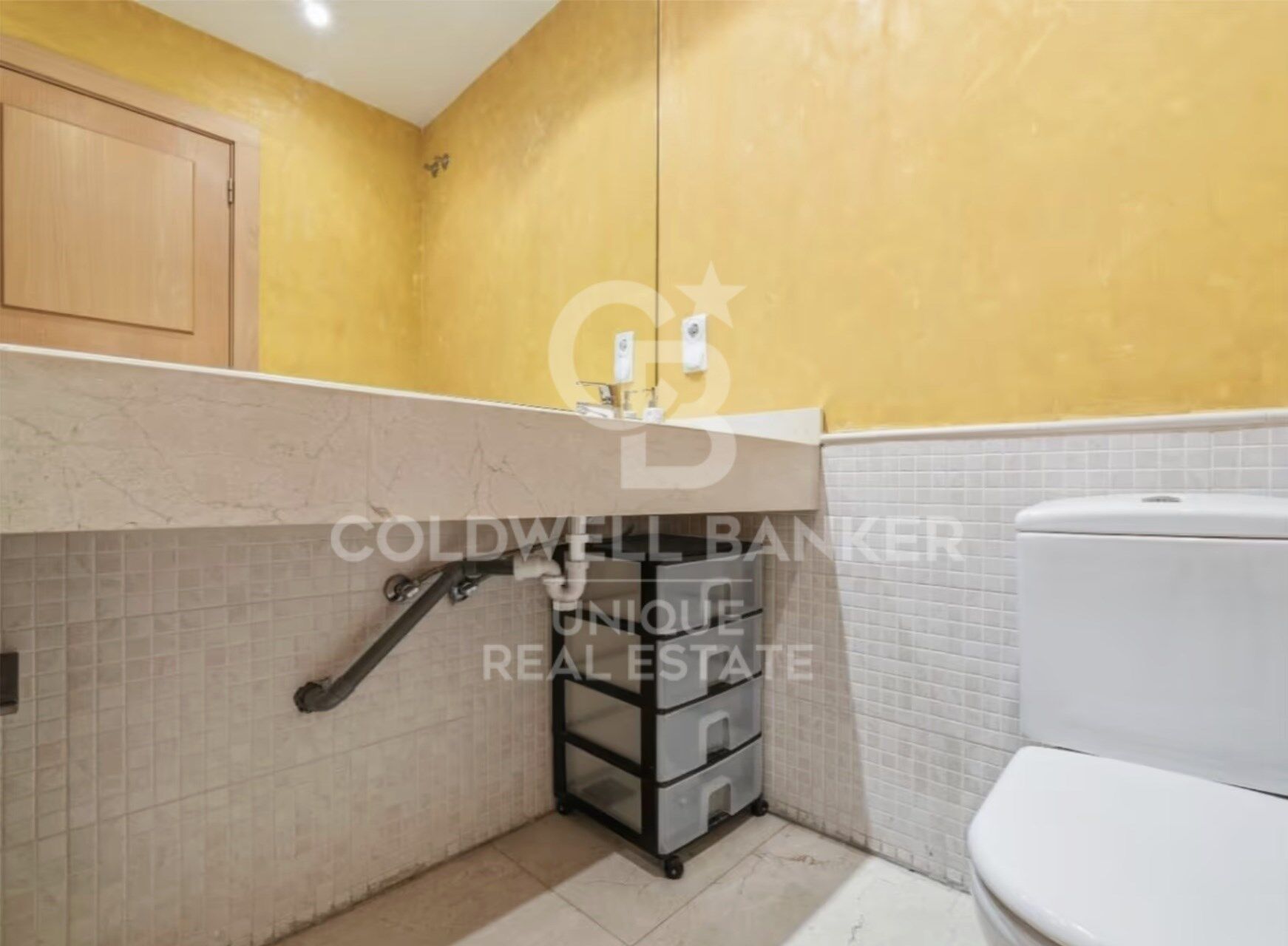 Exterior flat with 4 balconies in the centre of Madrid