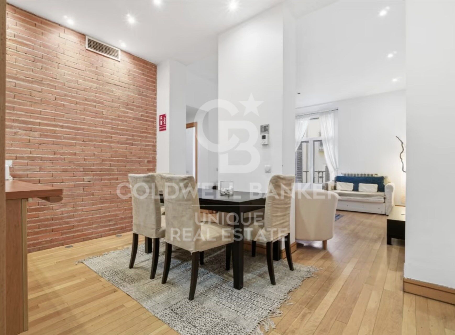 Exterior flat with 4 balconies in the centre of Madrid