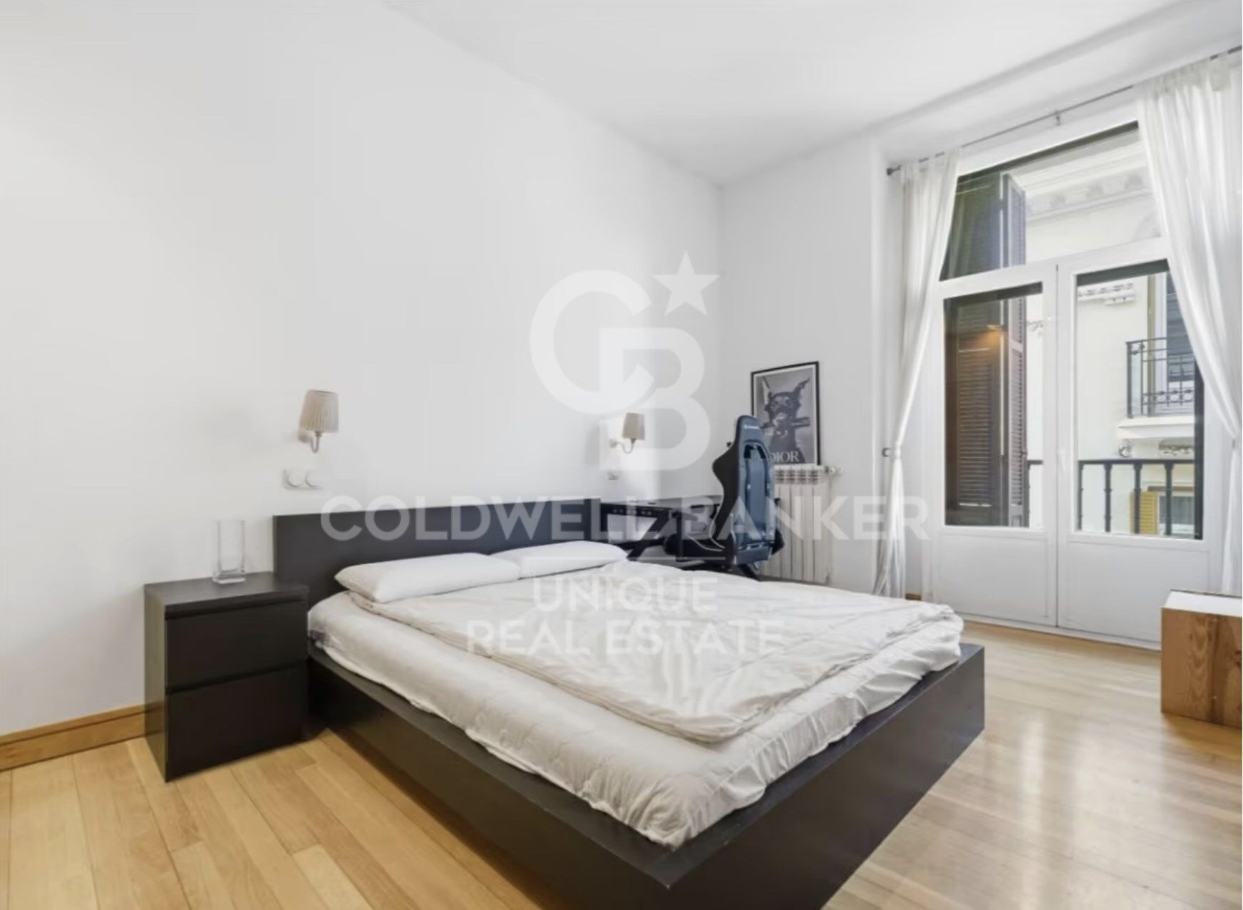 Exterior flat with 4 balconies in the centre of Madrid