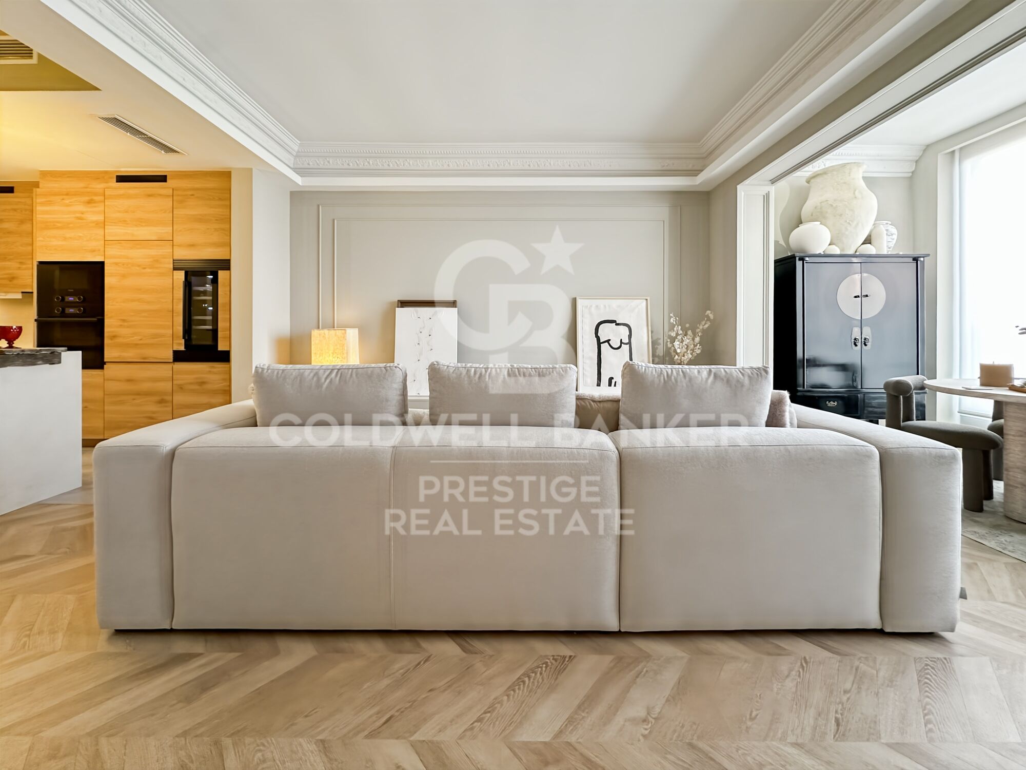 Appartement exclusif de 100 m² dans une élégante finca regia, situé entre Enrique Granados et Paris