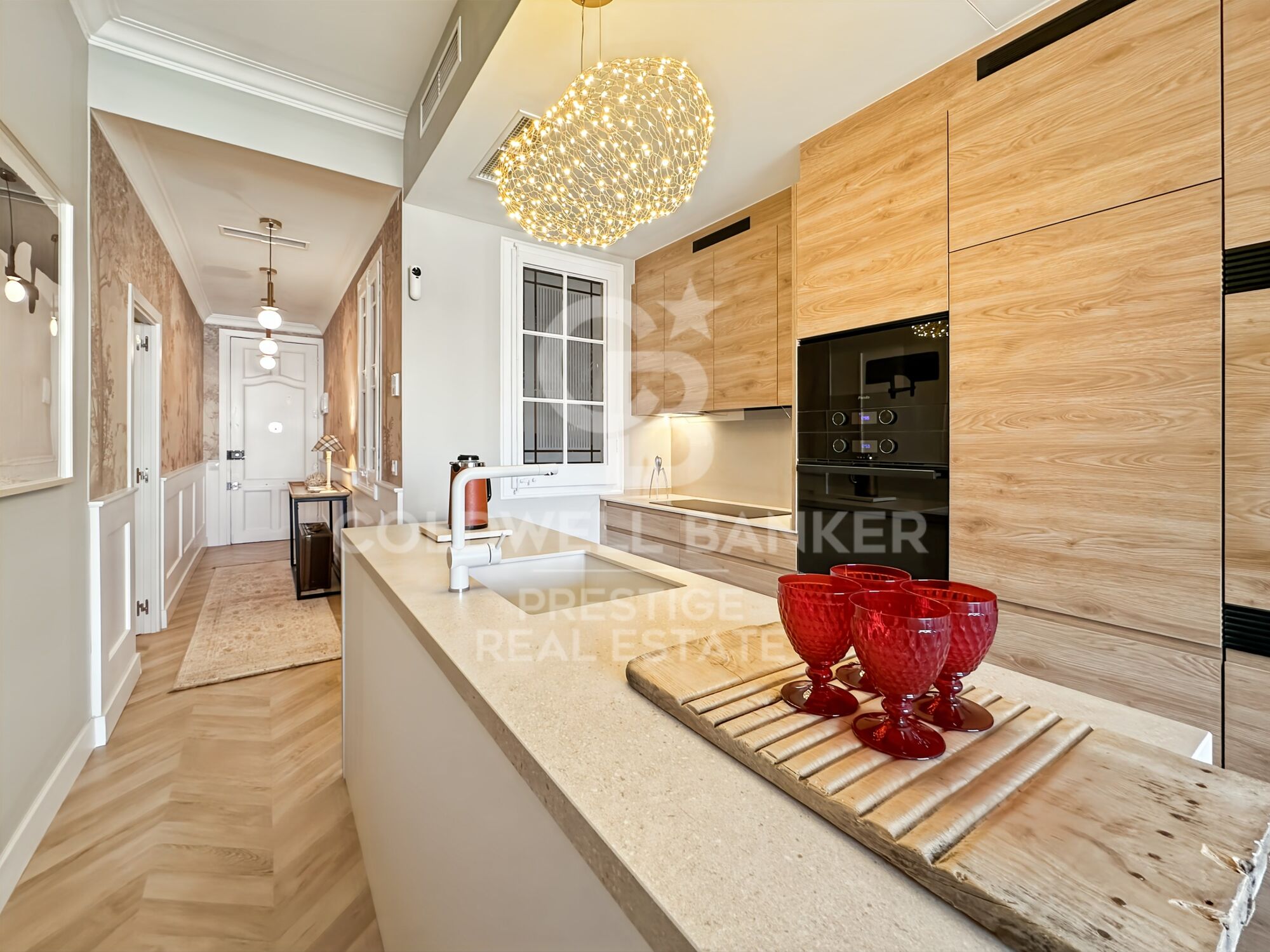 Appartement exclusif de 100 m² dans une élégante finca regia, situé entre Enrique Granados et Paris