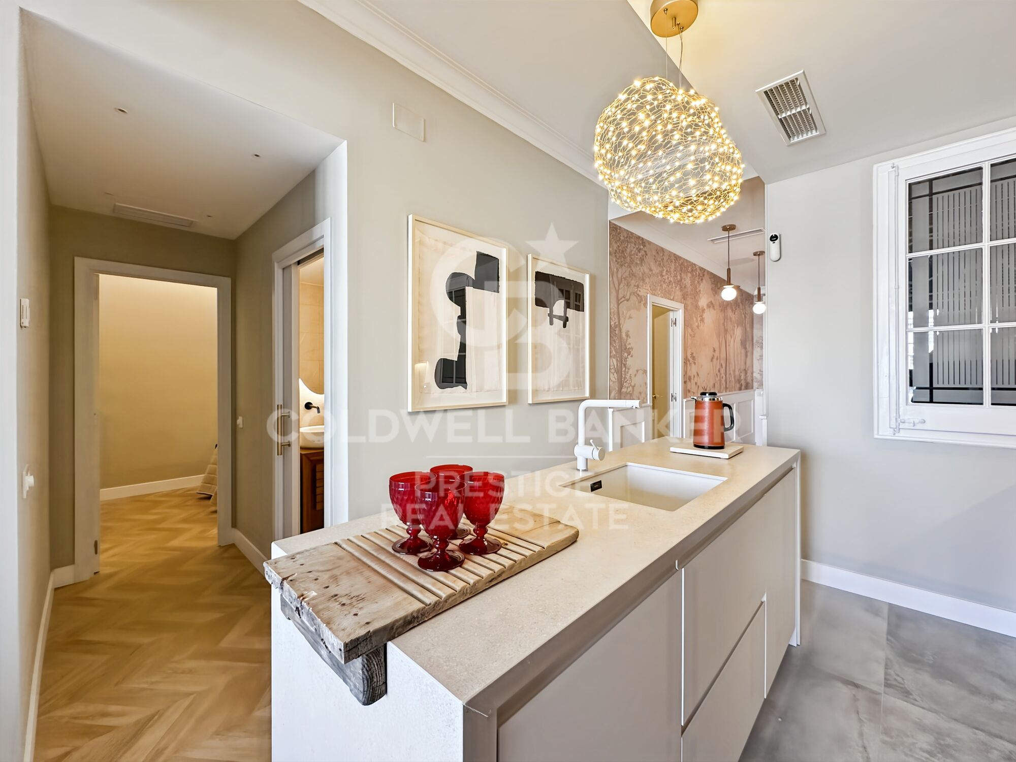 Appartement exclusif de 100 m² dans une élégante finca regia, situé entre Enrique Granados et Paris