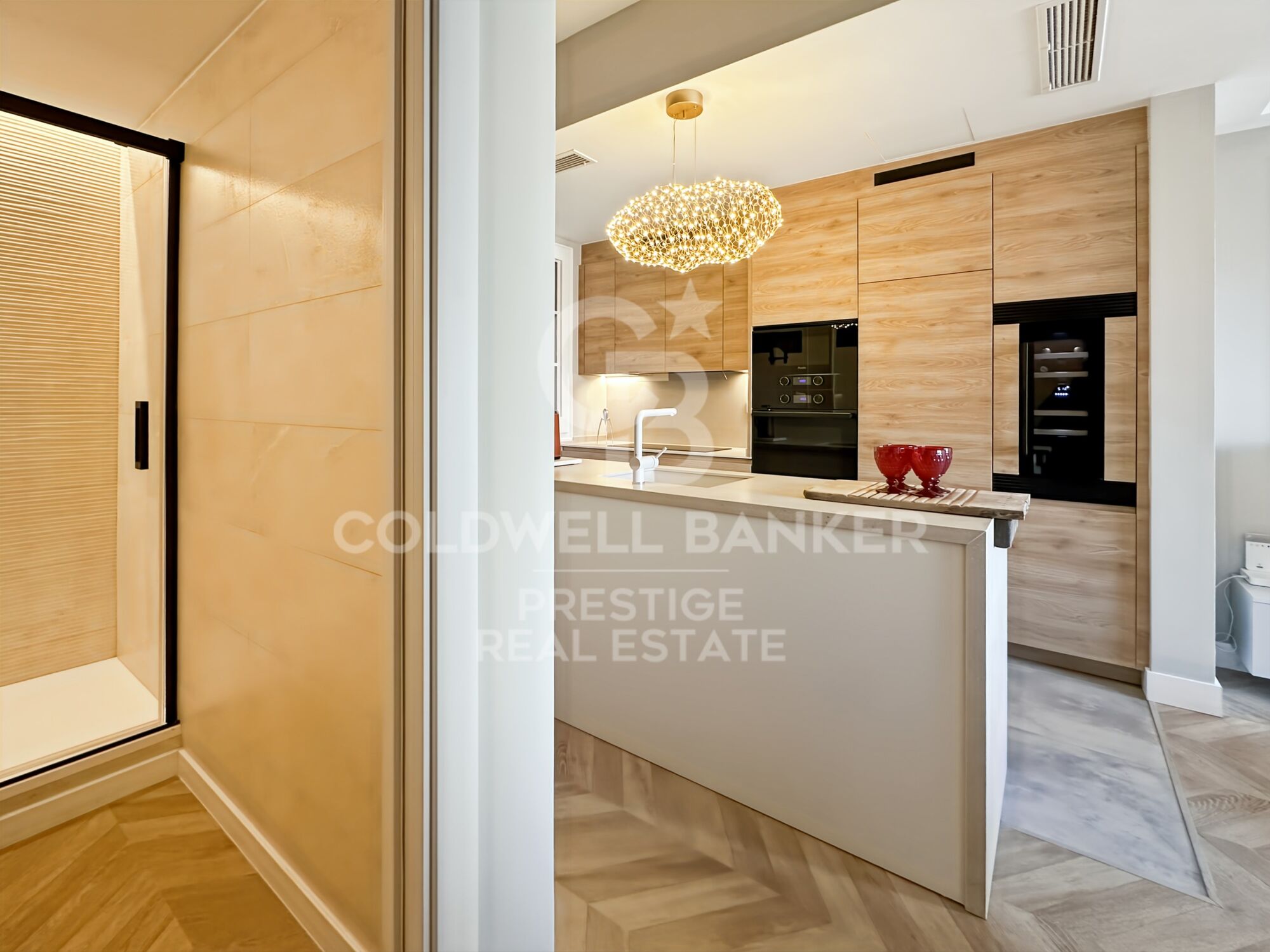 Appartement exclusif de 100 m² dans une élégante finca regia, situé entre Enrique Granados et Paris