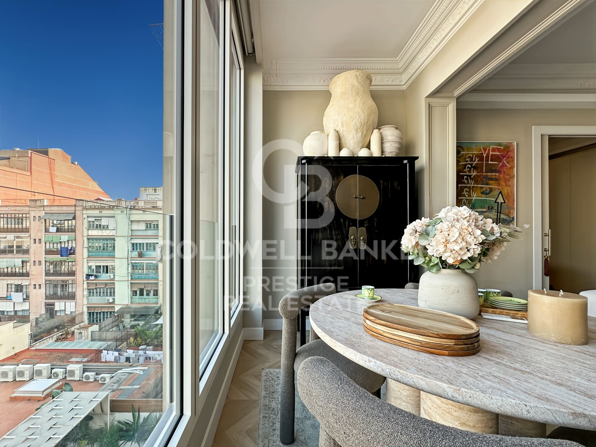 Exclusive 100 m² residence in a classic 'finca regia' building, located at Enrique Granados and Paris, Barcelona