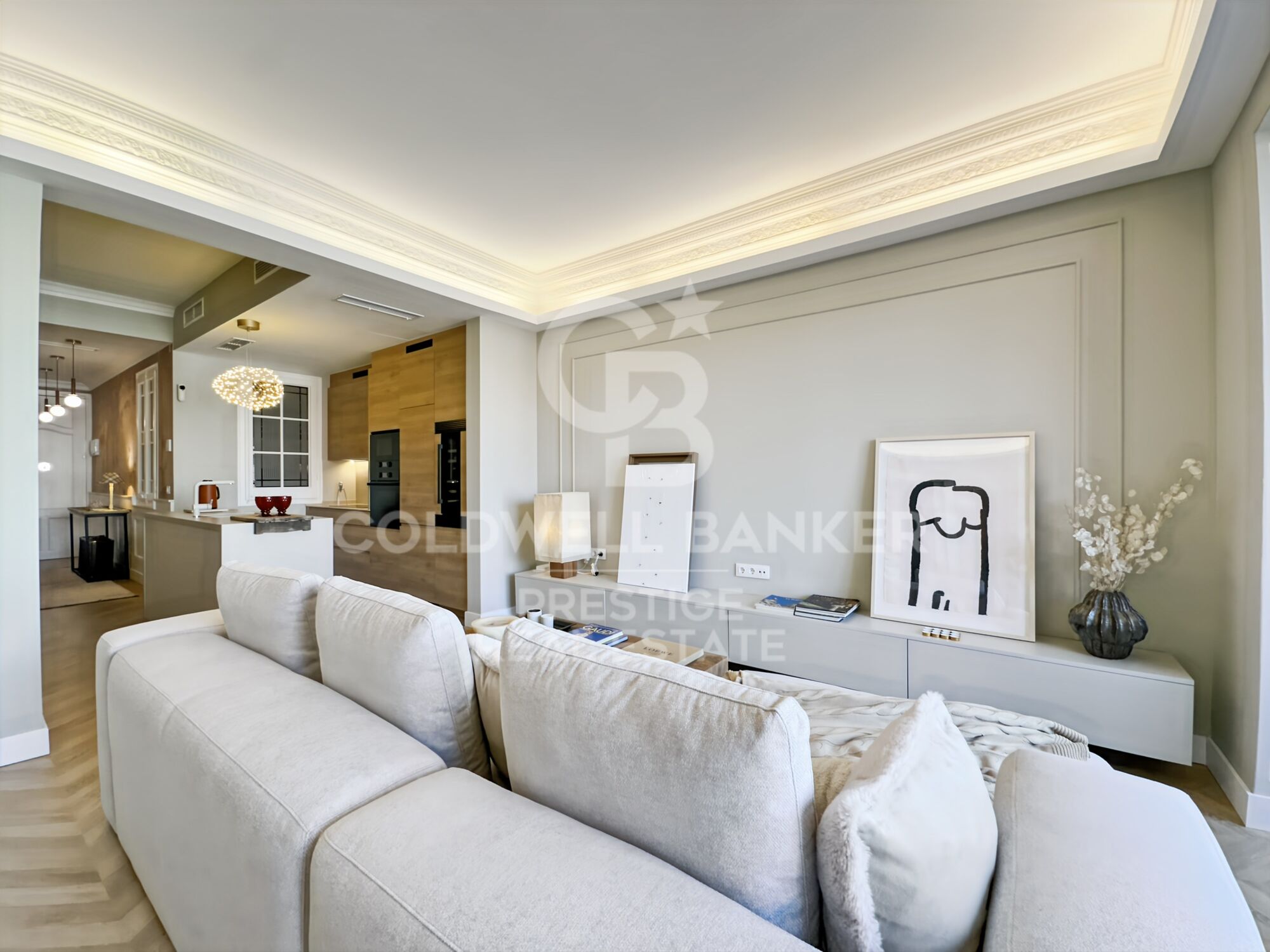 Exklusive 100-m²-Wohnung in einem historischen 'Finca Regia'-Gebäude, gelegen an der Ecke Enrique Granados und Paris, Barcelona