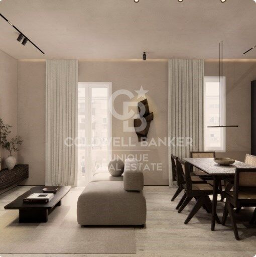 Two-bedroom apartment to renovate in Goya, Madrid