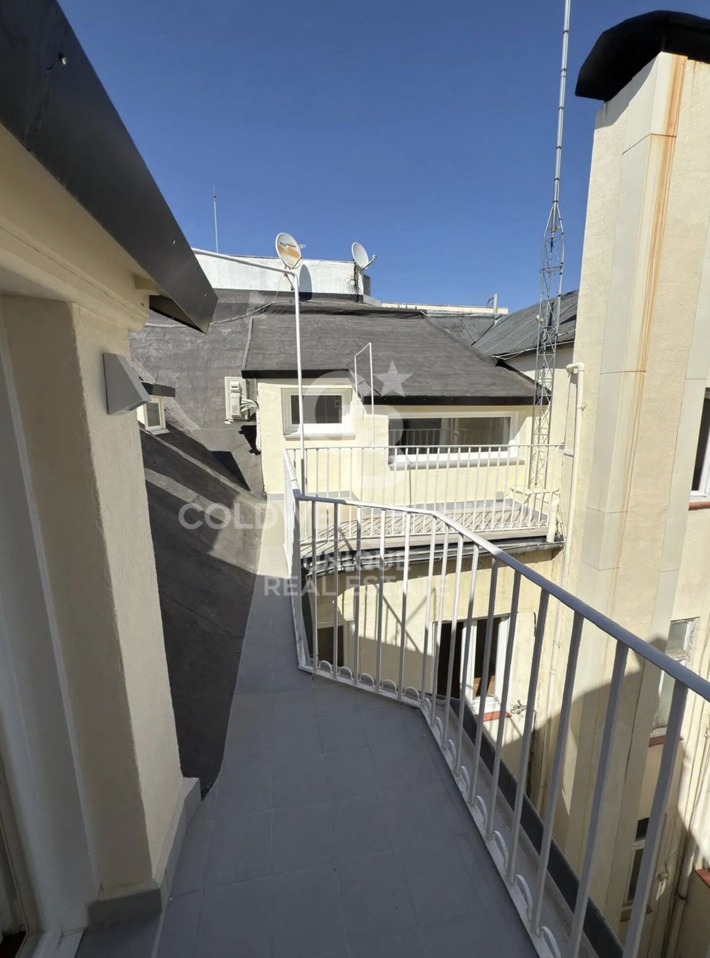 Penthouse with terrace in Castellana, Madrid