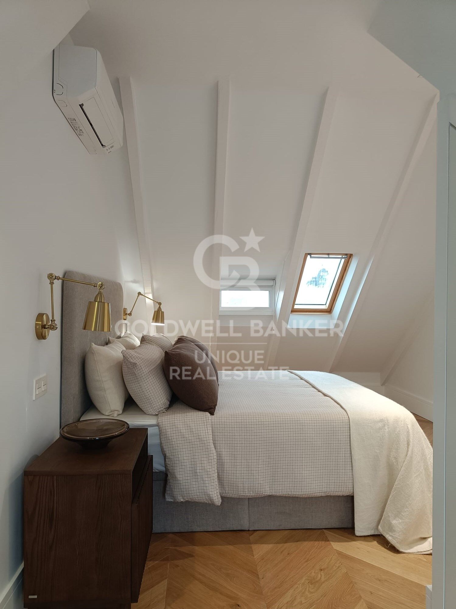 Penthouse with terrace in Castellana, Madrid