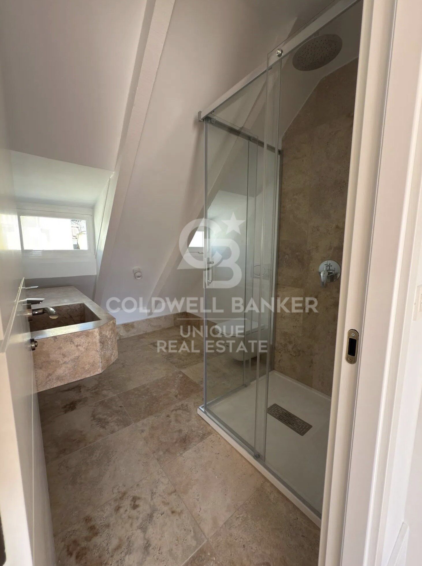 Penthouse with terrace in Castellana, Madrid