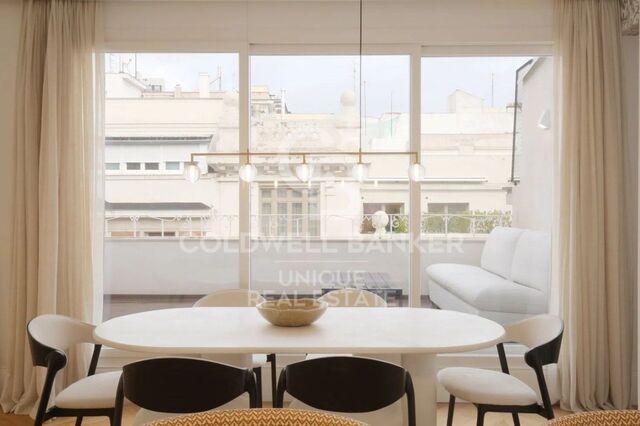 Renovated penthouse with terrace in Castellana, Madrid