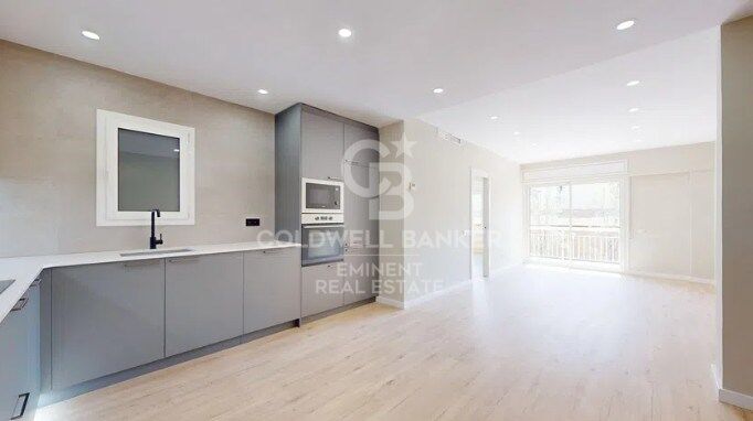 Appartement rénové de 3 chambres à Les Corts