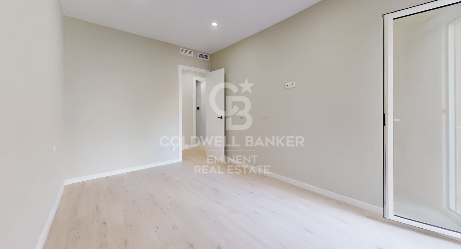 Appartement rénové de 3 chambres à Les Corts