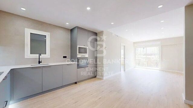 Appartement rénové de 3 chambres à Les Corts