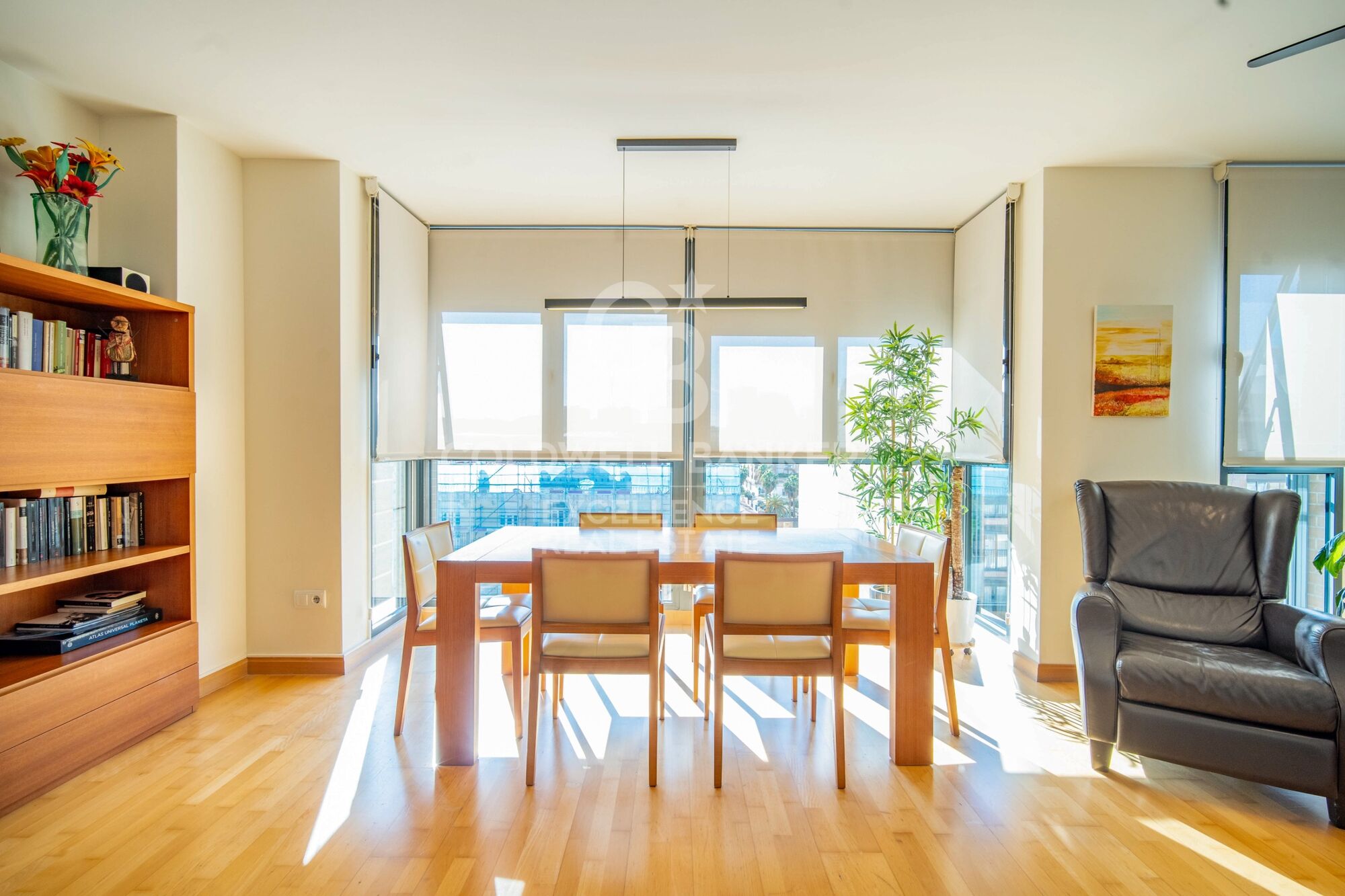 Bright 142 m2 flat with 4 bedrooms, garage and storage room in Albors, Valencia