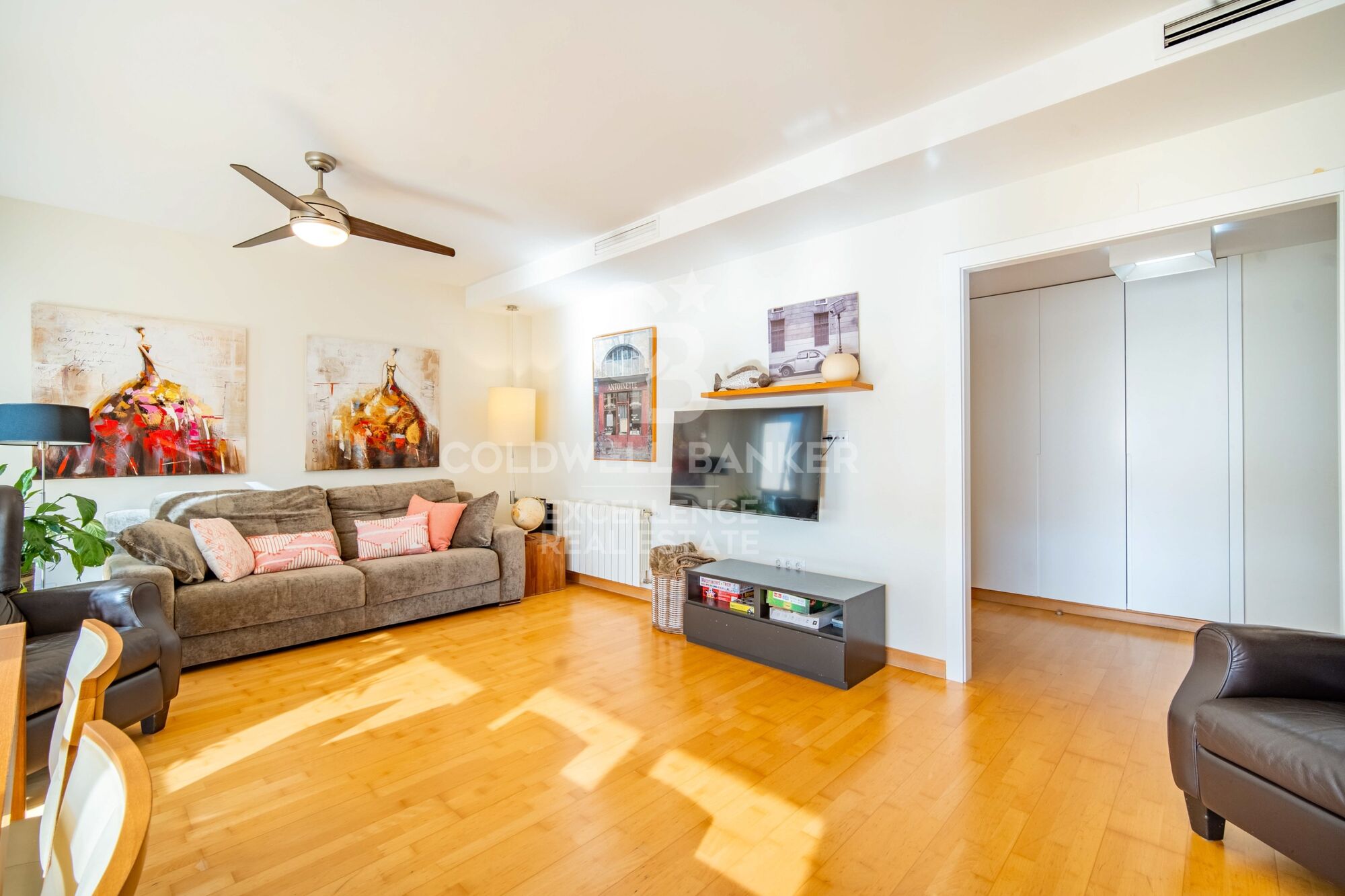 Bright 142 m2 flat with 4 bedrooms, garage and storage room in Albors, Valencia