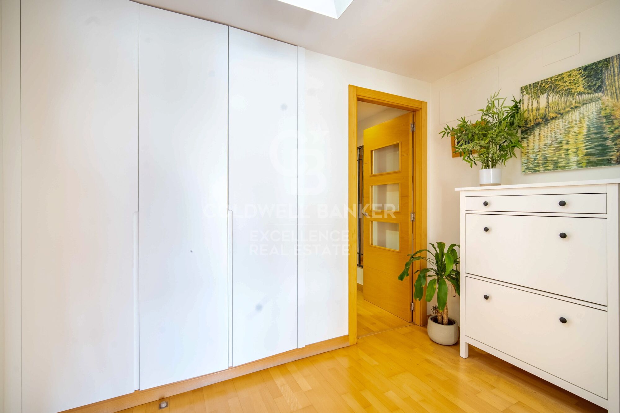 Bright 142 m2 flat with 4 bedrooms, garage and storage room in Albors, Valencia