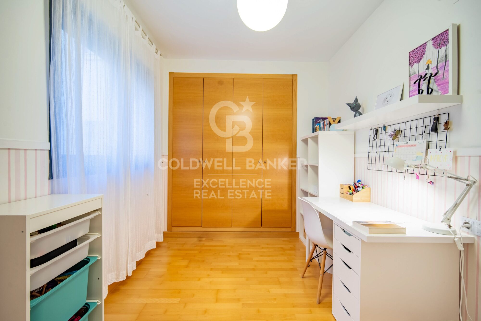 Bright 142 m2 flat with 4 bedrooms, garage and storage room in Albors, Valencia