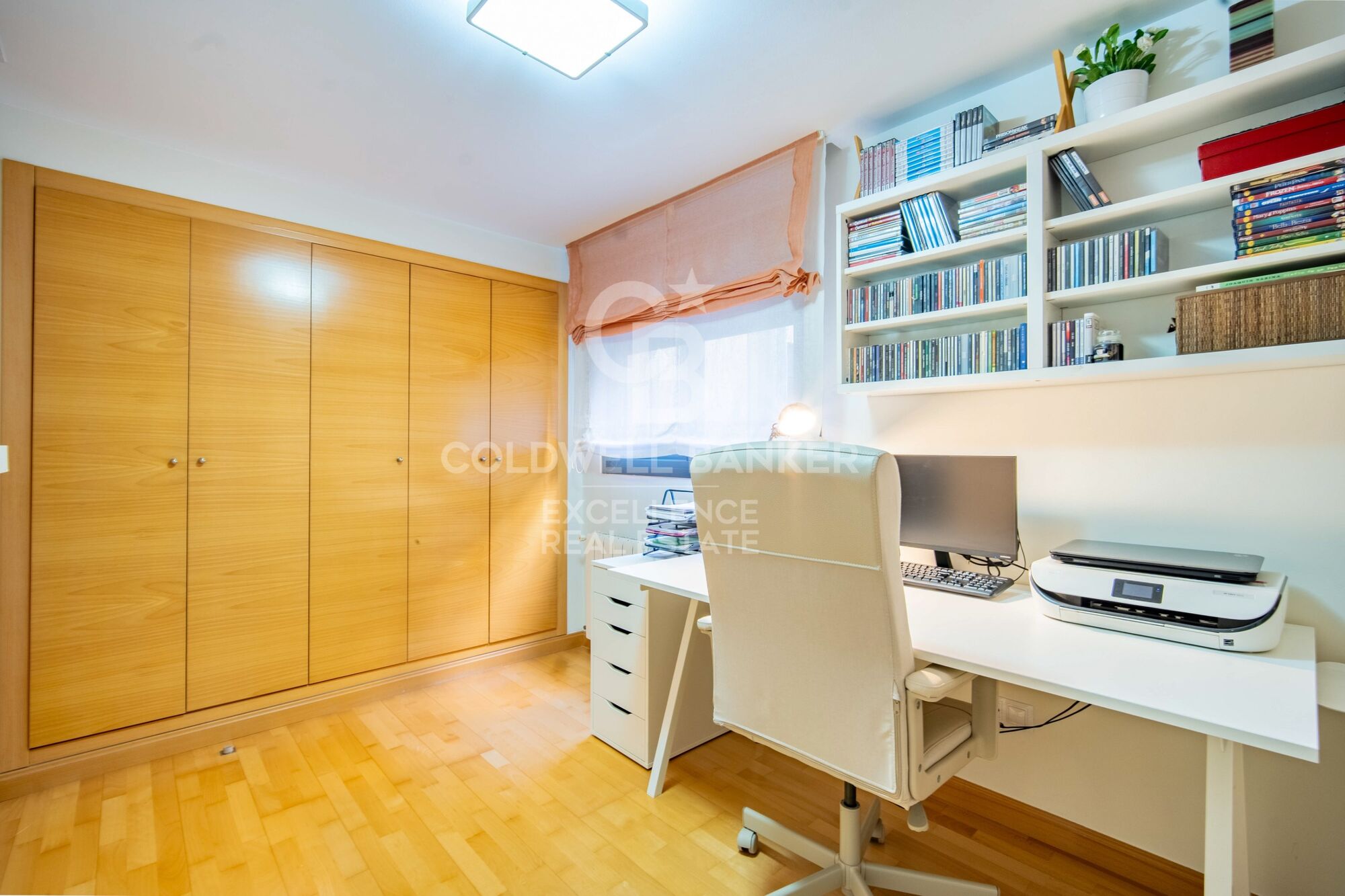 Bright 142 m2 flat with 4 bedrooms, garage and storage room in Albors, Valencia