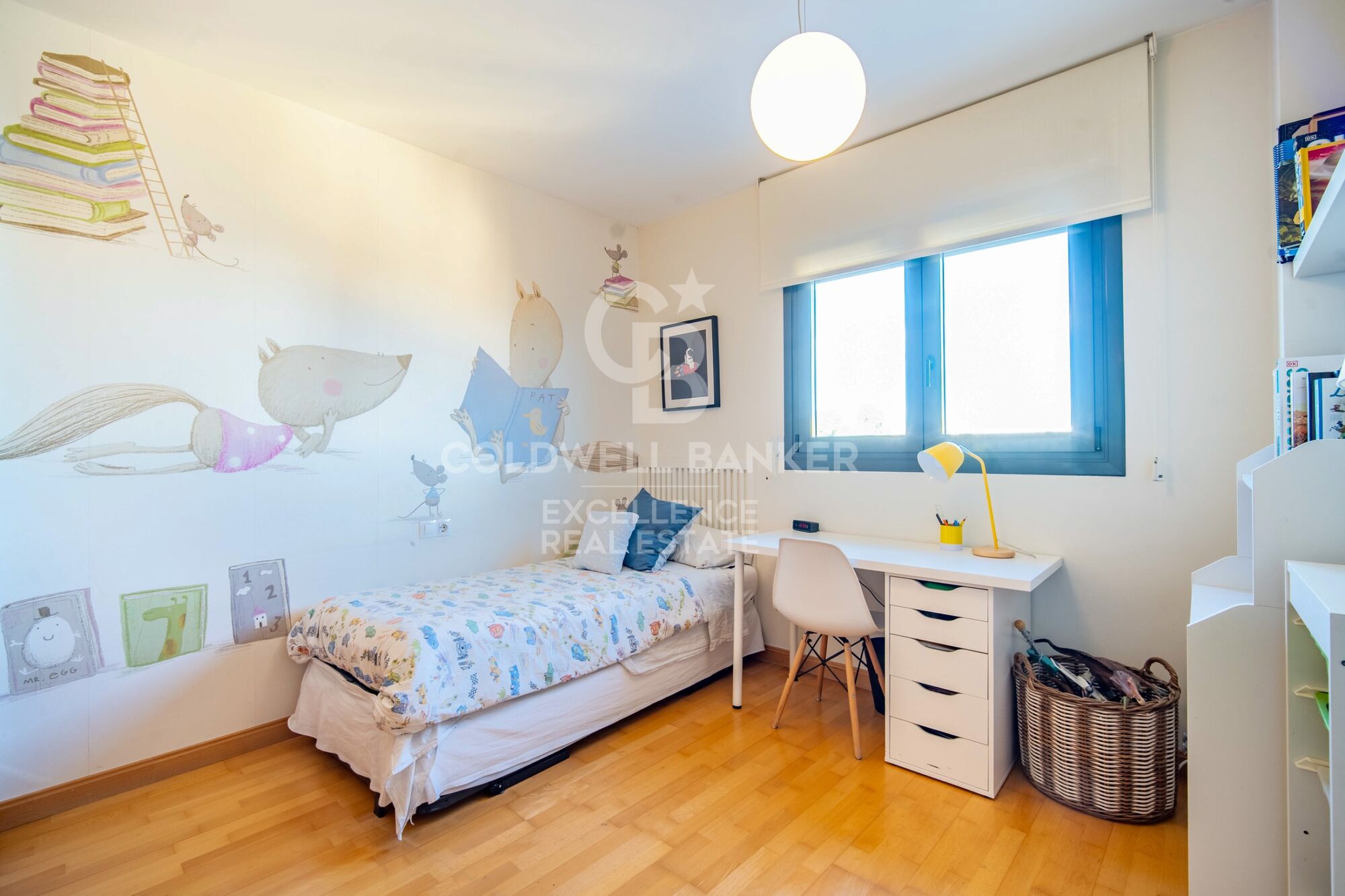 Bright 142 m2 flat with 4 bedrooms, garage and storage room in Albors, Valencia