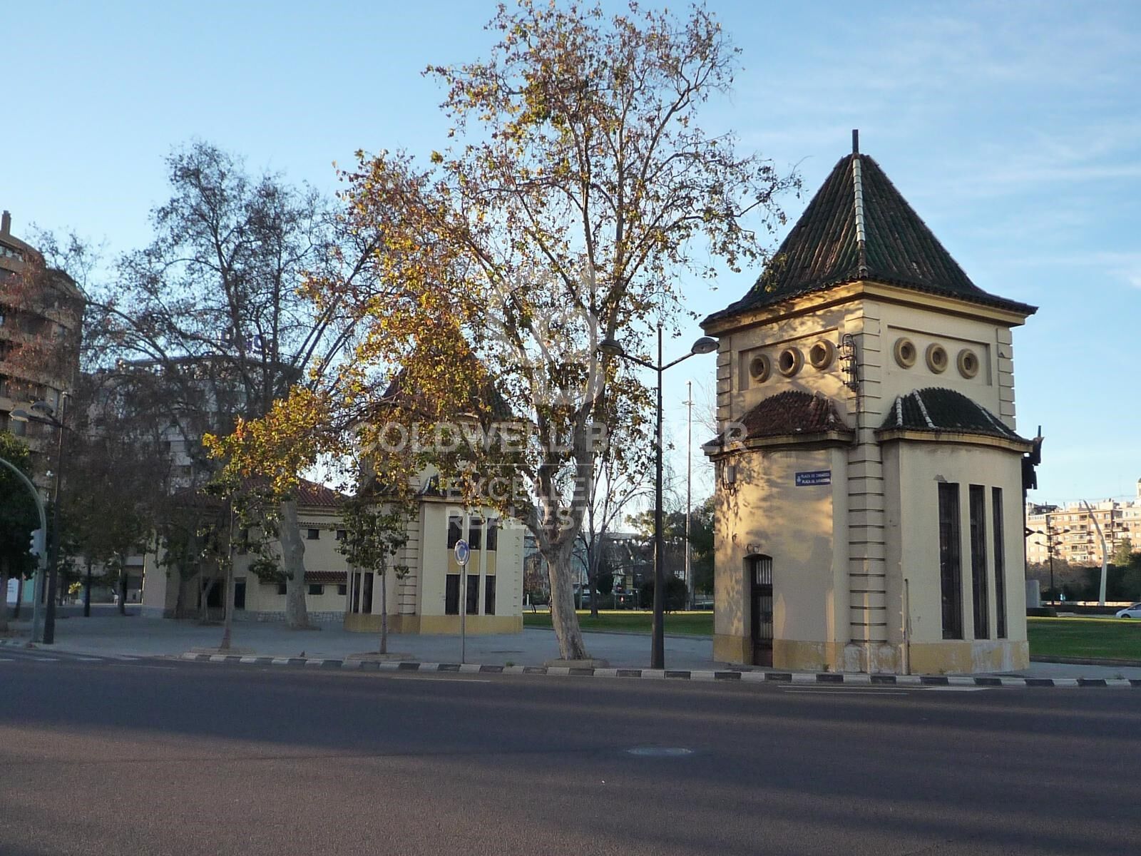 Bright 142 m2 flat with 4 bedrooms, garage and storage room in Albors, Valencia