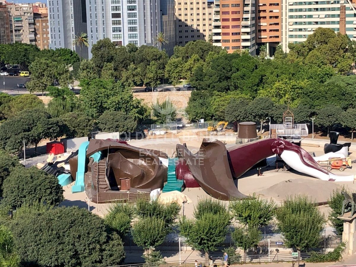 Luminoso Piso de 142 m2 con 4 dormitorios, Garaje y Trastero en Albors, Valencia