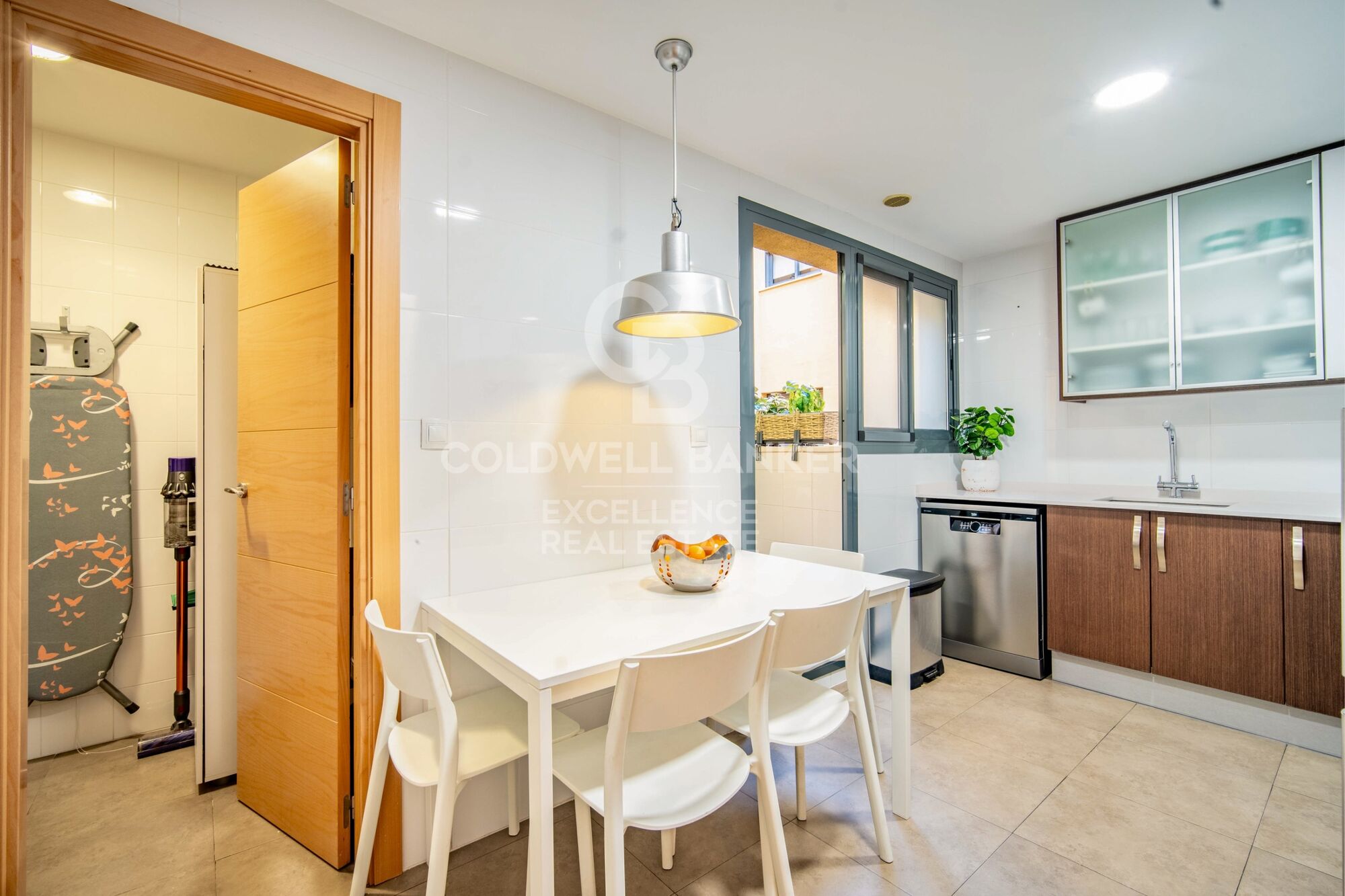 Luminoso Piso de 142 m2 con 4 dormitorios, Garaje y Trastero en Albors, Valencia