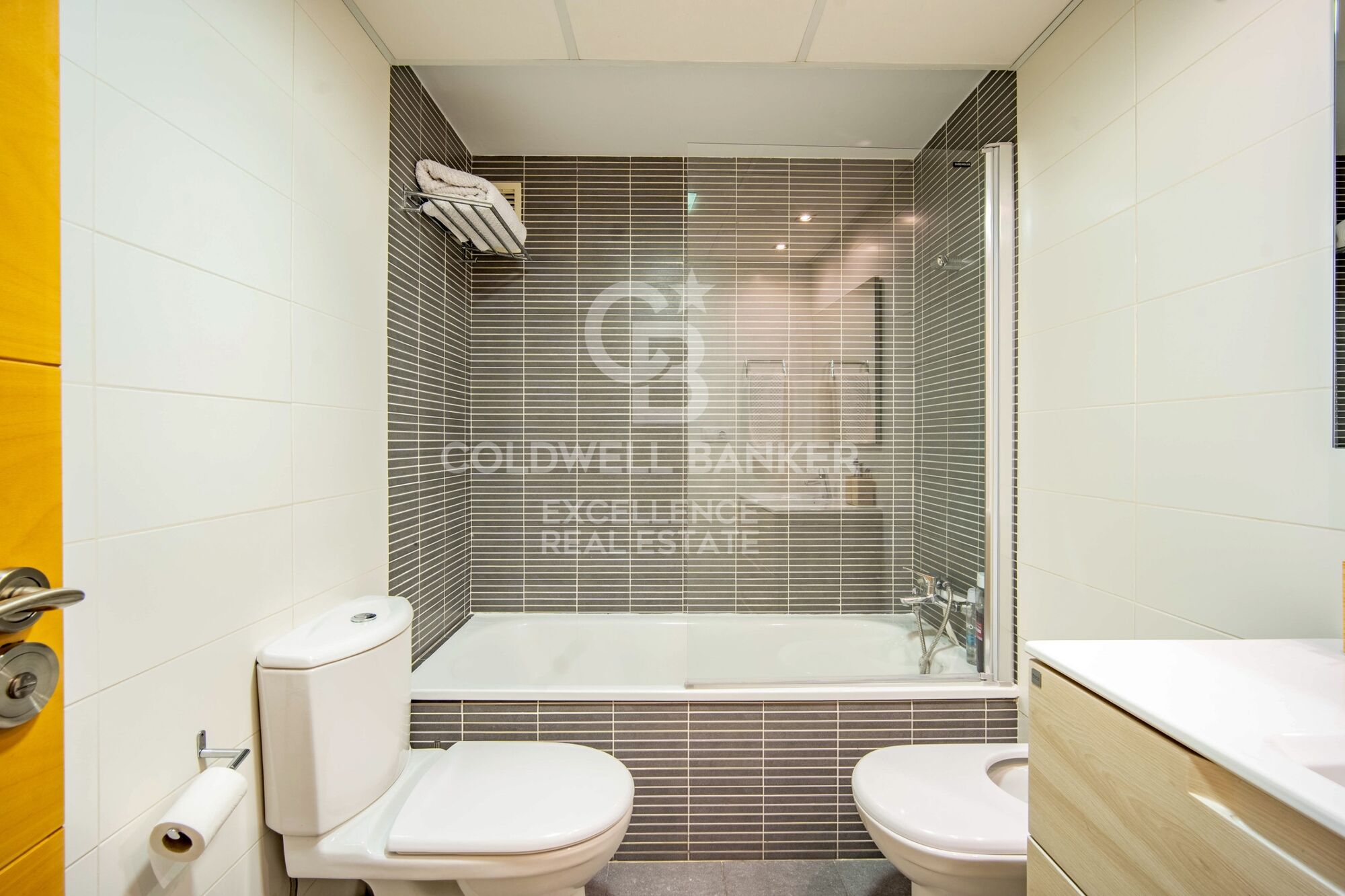 Luminoso Piso de 142 m2 con 4 dormitorios, Garaje y Trastero en Albors, Valencia