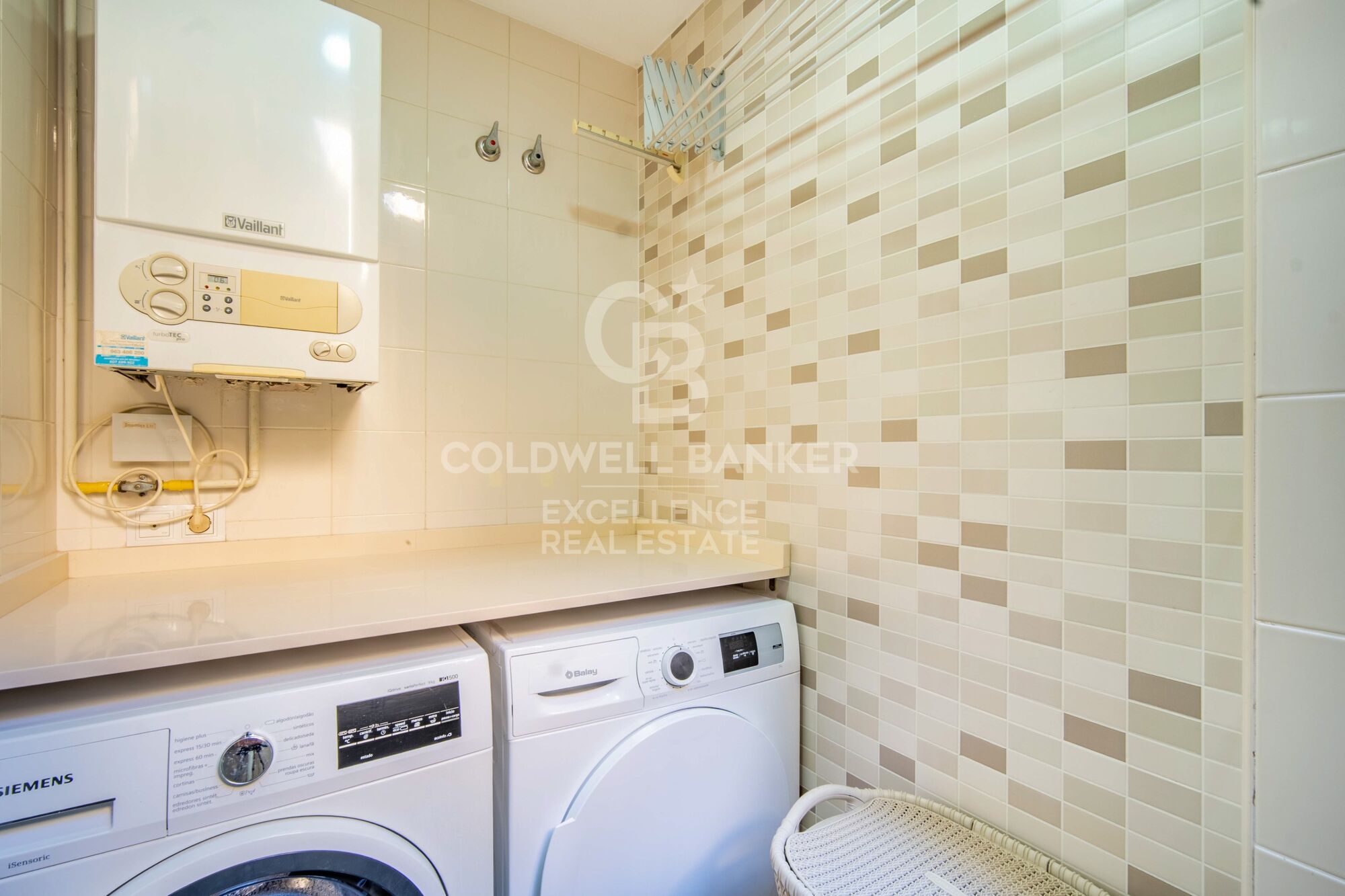 Helle 142 m² große Wohnung mit 4 Schlafzimmern, Garage und Abstellraum in Albors, Valencia