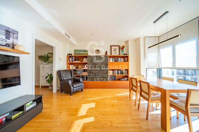 Großzügige und helle 4-Zimmer-Wohnung mit Garage und Abstellraum an der Avenida del Puerto