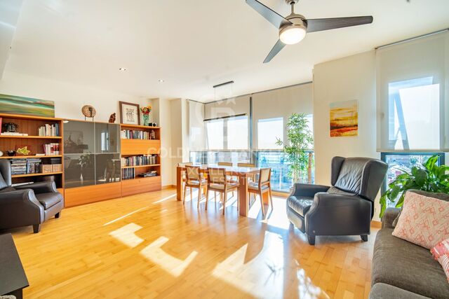 Appartement spacieux et lumineux de 4 chambres avec garage et débarras sur l'Avenida del Puerto