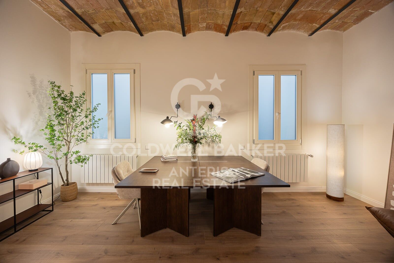 Spacious apartment with exclusive renovation in the city center