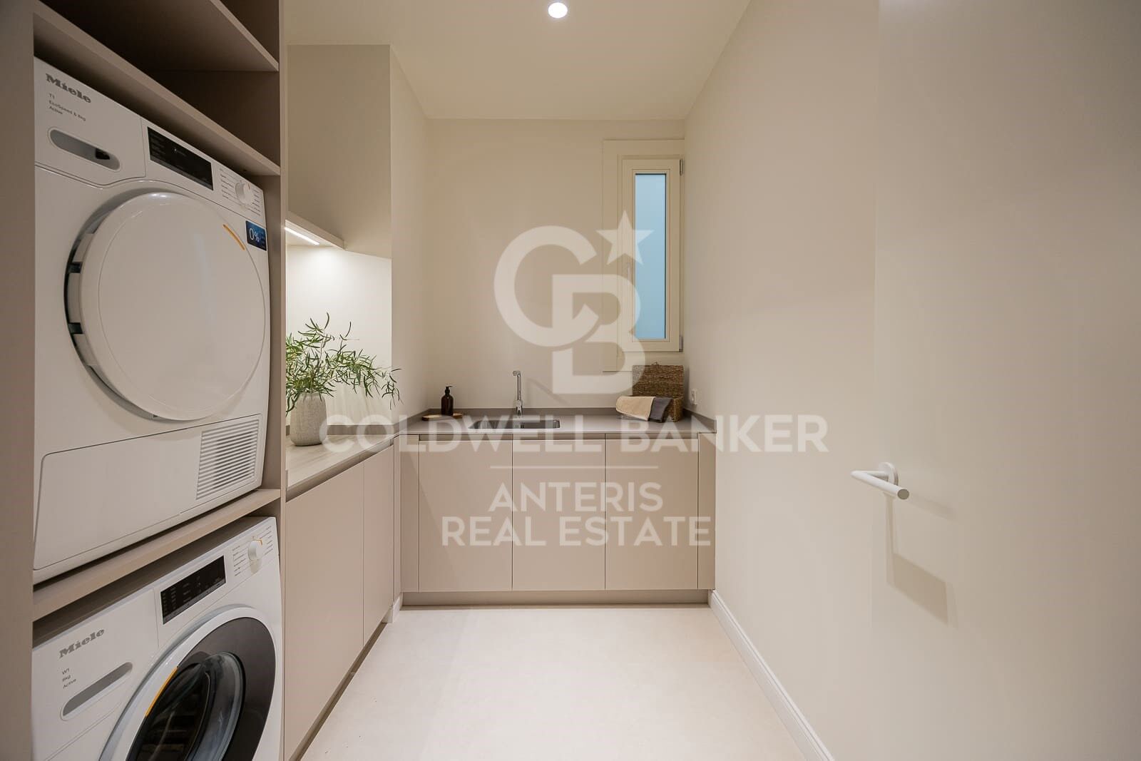 Spacious apartment with exclusive renovation in the city center