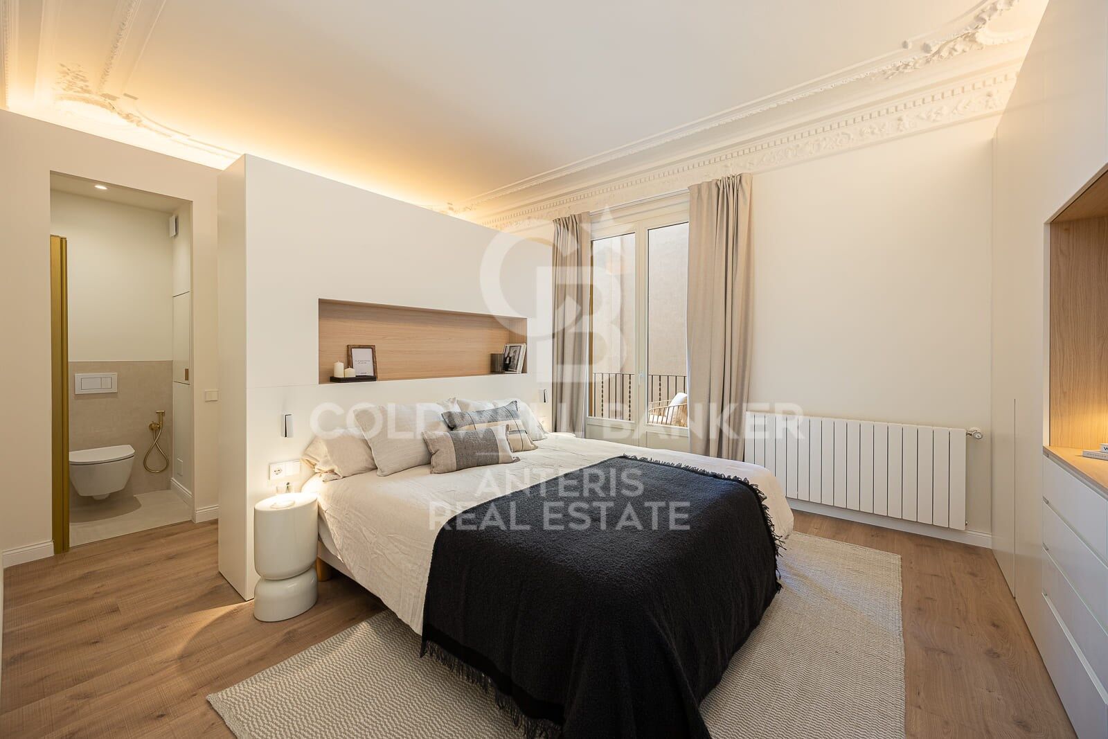 Spacious apartment with exclusive renovation in the city center