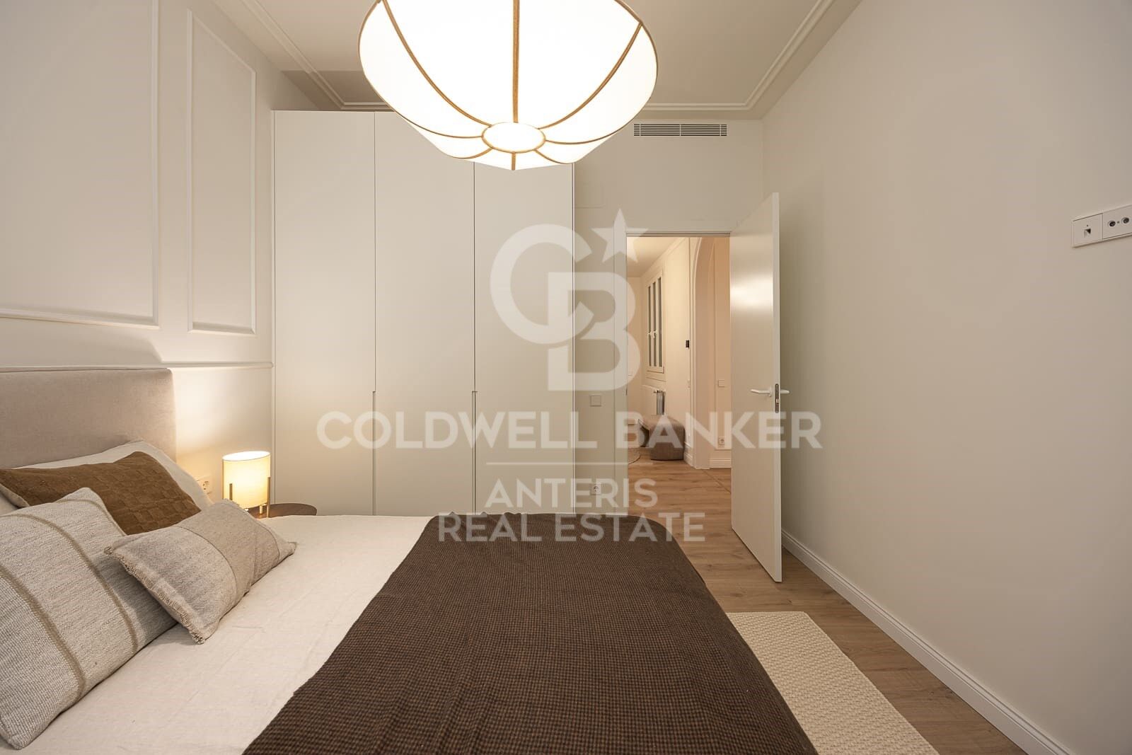 Spacious apartment with exclusive renovation in the city center
