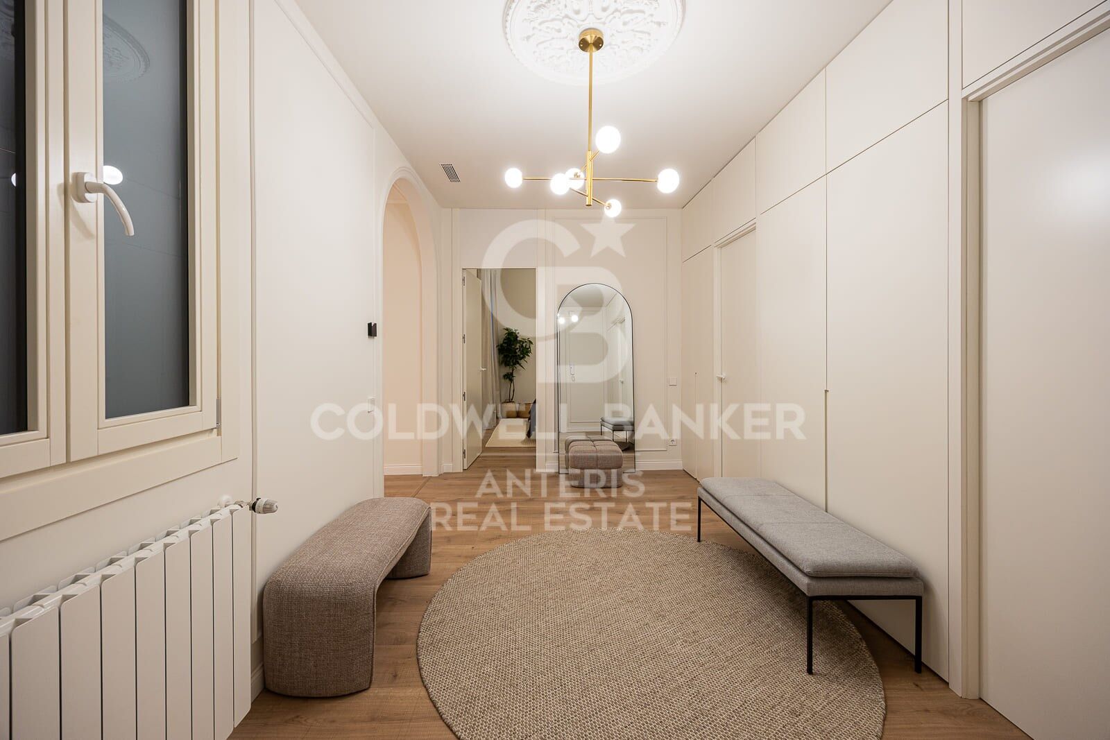 Spacious apartment with exclusive renovation in the city center