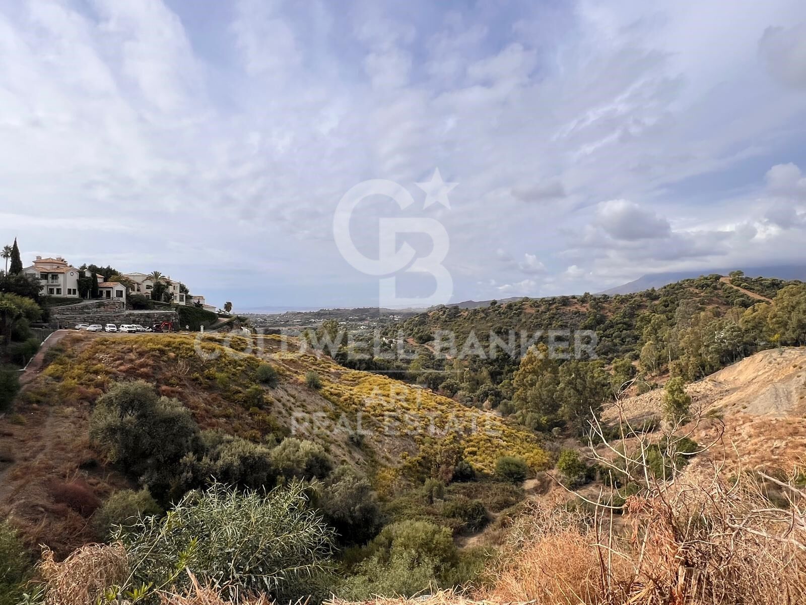 Incroyable terrain constructible avec vue panoramique à Estepona
